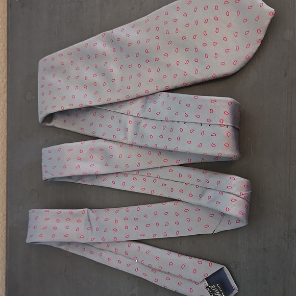 Surrey Sophisticates Gray Silk Tie - Picture 2 of 5